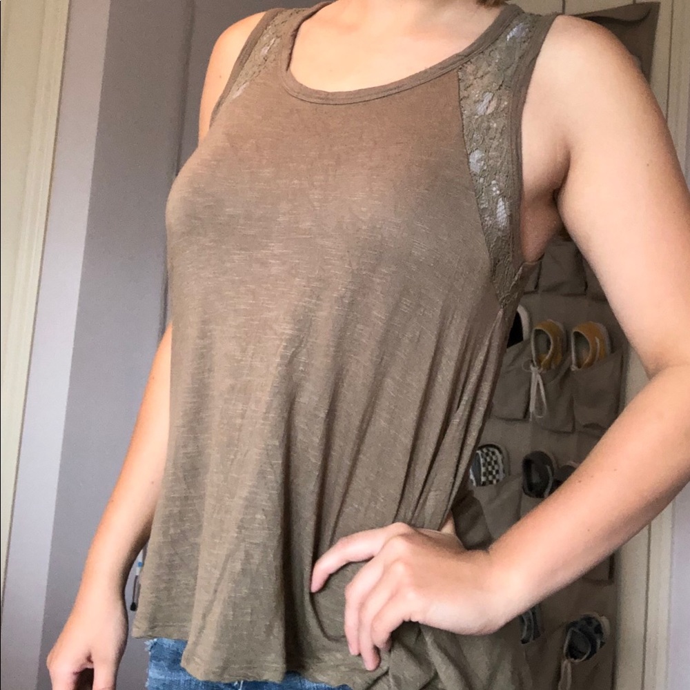Tank Top With Lace - Picture 2 of 3